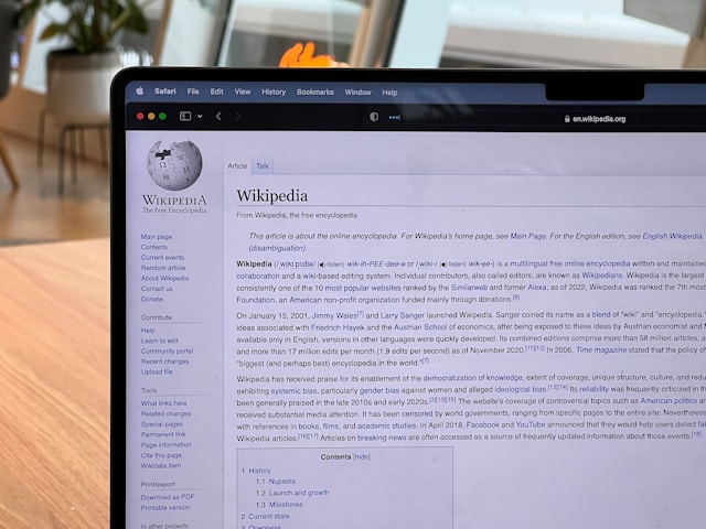 A close-up of a laptop screen displaying Wikipedia’s homepage.